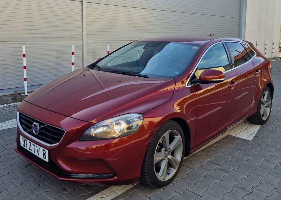 V40, 1.6d, keyless go, clima, cameră, navigatie, jante 17', pilot