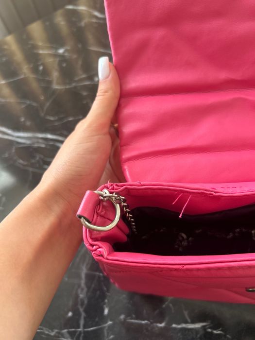 Стилна розова чанта Prada от мека кожа