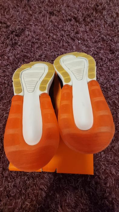 Air max 270 portocaliu marimea 37.5