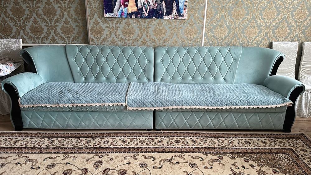 Здравствуйте, продаю диван в хорочем качестве почти как новый.