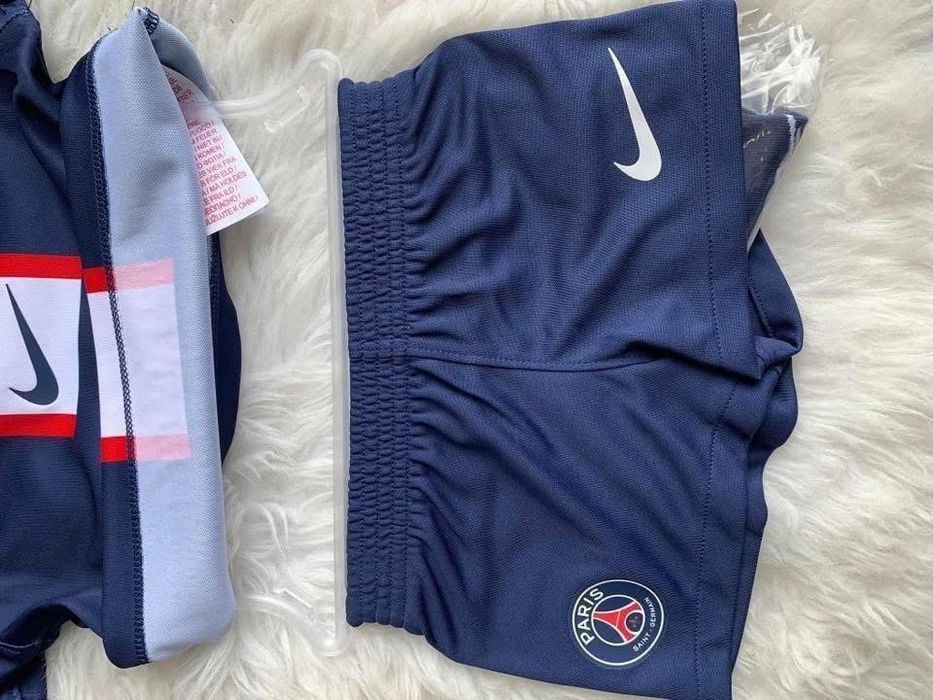 Nike x Paris Saint Germain FC
