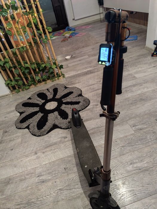 Trotineta Goodyear cu mânere pliabile