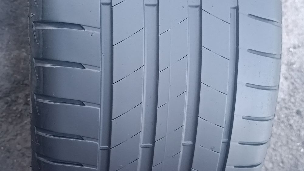 255/35/21 Bridgestone