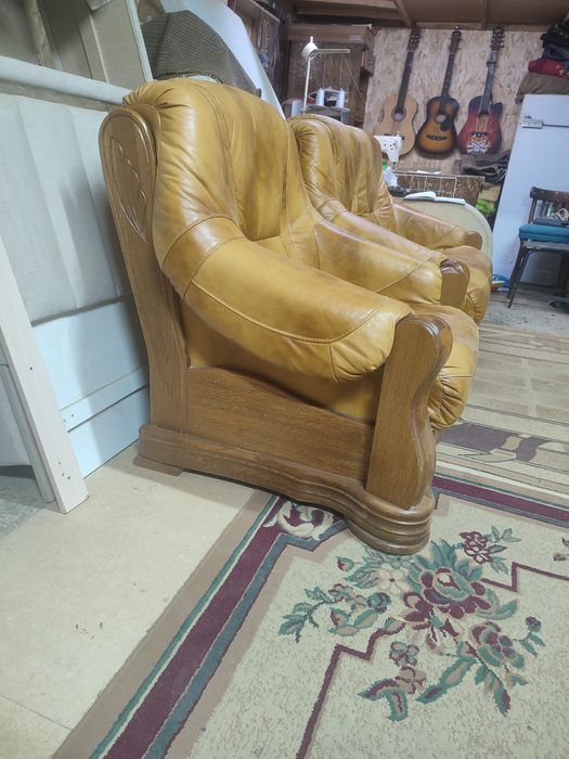 Продам кожаный мини диван и кресло