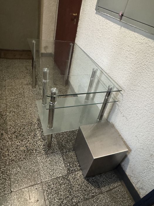 Стъклено бюро с три нива