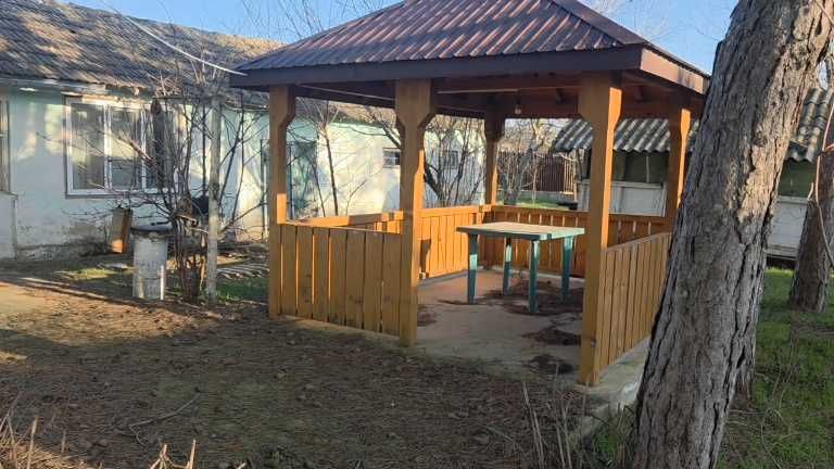 Casa batraneasca cu teren ciocanesti 1296mp