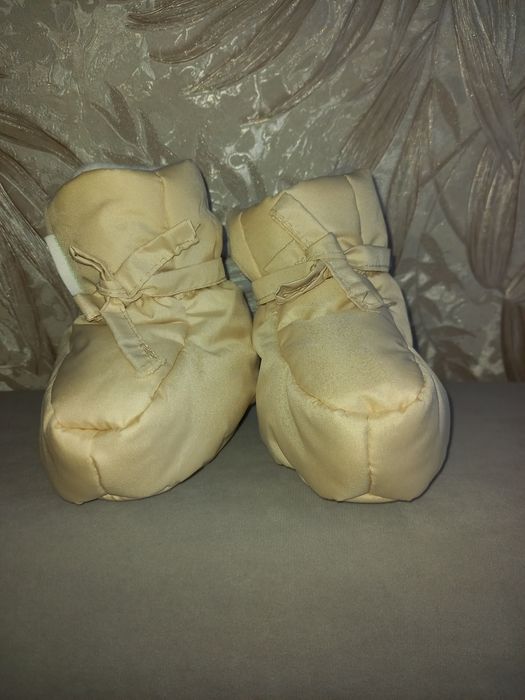 Продам пинетки возраст 0-6. .