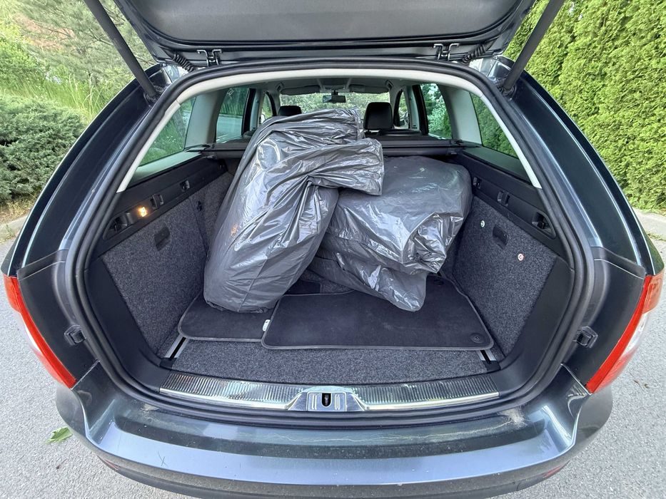 Skoda Superb Combi 4x4  ГАРАЖНА