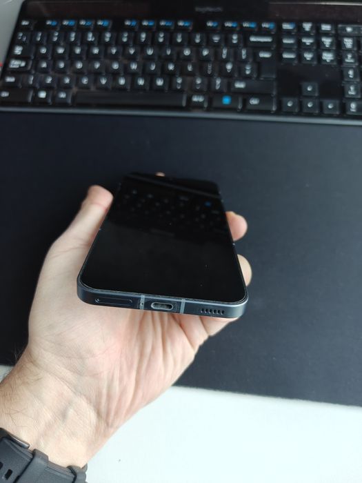 Nothing Phone 2 - top