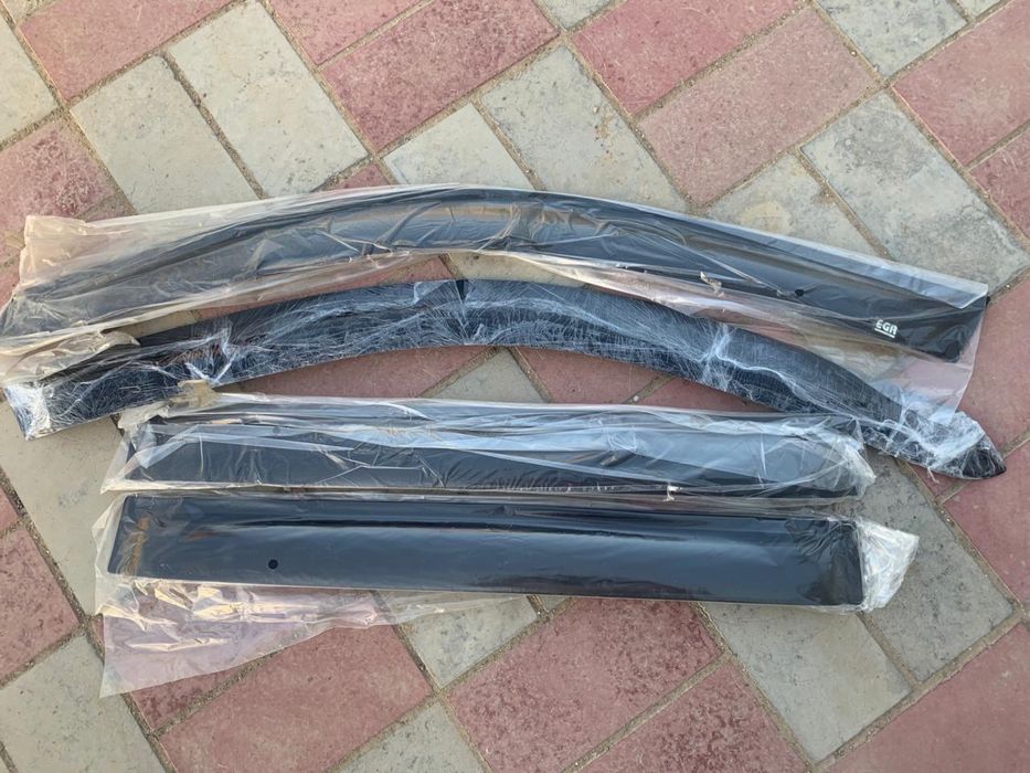 Ветровик для прадо 120