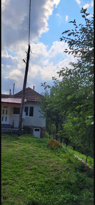 Vand teren zona de deal 9,5 Ha, si Casa de Vacanta