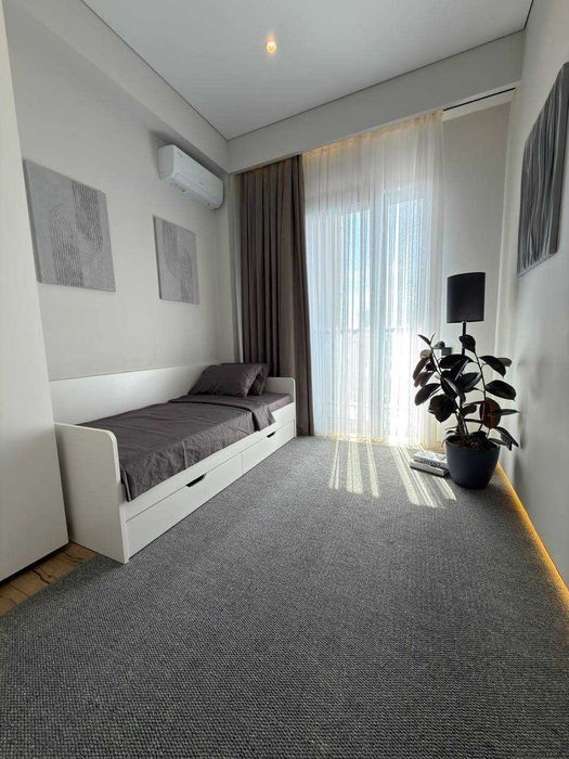 Сквозная 3к в Mirabad Avenue, хай-тек, 2 балкона`