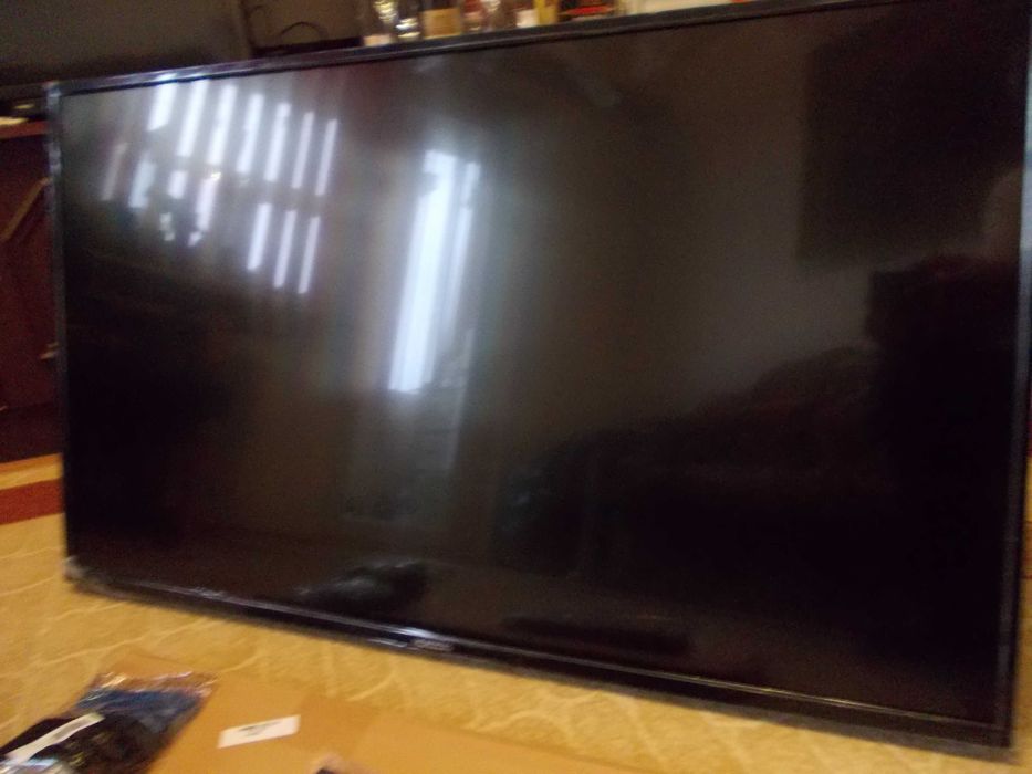 Televizoare Led 24”61cm si 50”/ 127cm si cu tub de 37 si 55 cm si suport colivie sau Tv