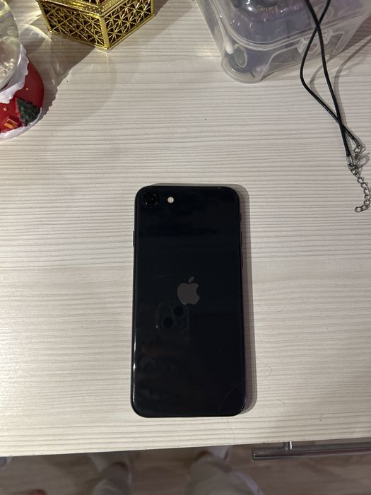 Iphone SE 2020 •