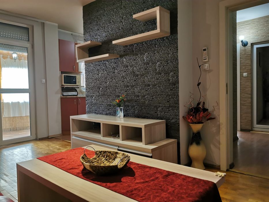 Дава се под наем Двустаен апартамент в Стара Загора, Център - 75 кв.м за 306 € - Снимка #4