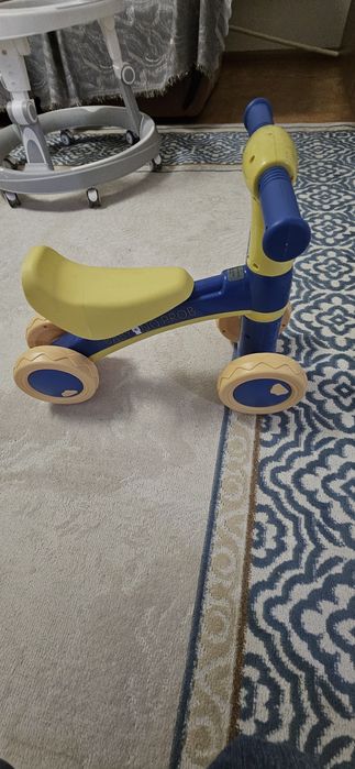 Продам беговел новый