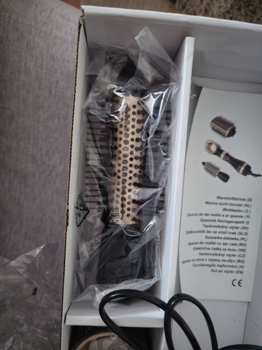 Perie păr Waves cu o putere de 1000 W pentru coafarea părului.
