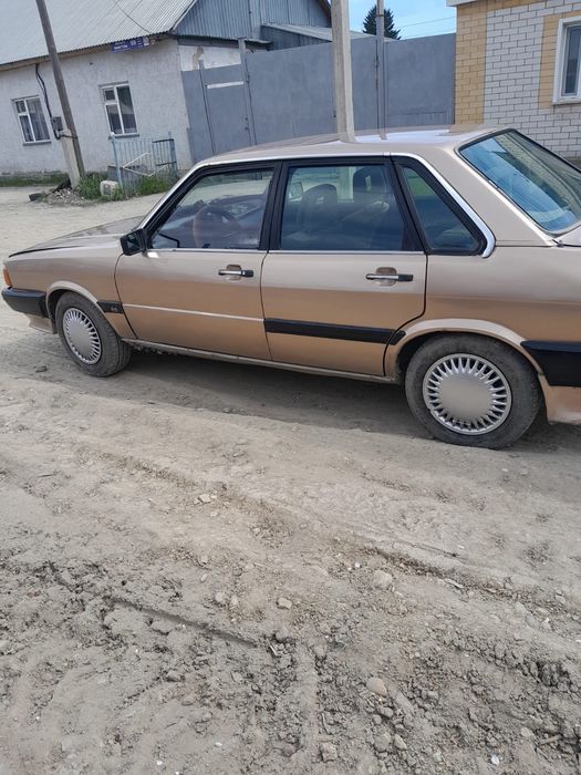 Продам Ауди 80. Объём 1.8. Карбюратор