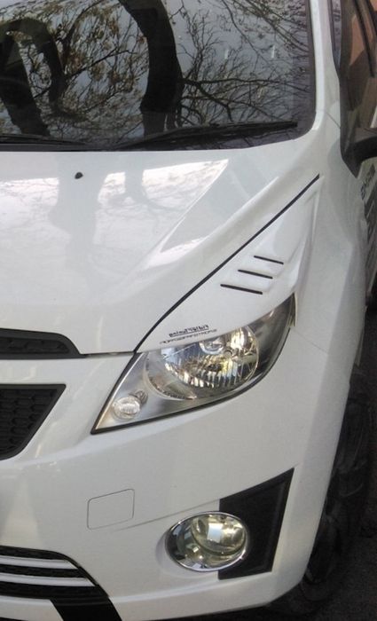 Спарк реснички на передние фары ветровики на двери дворники дуга юпка.