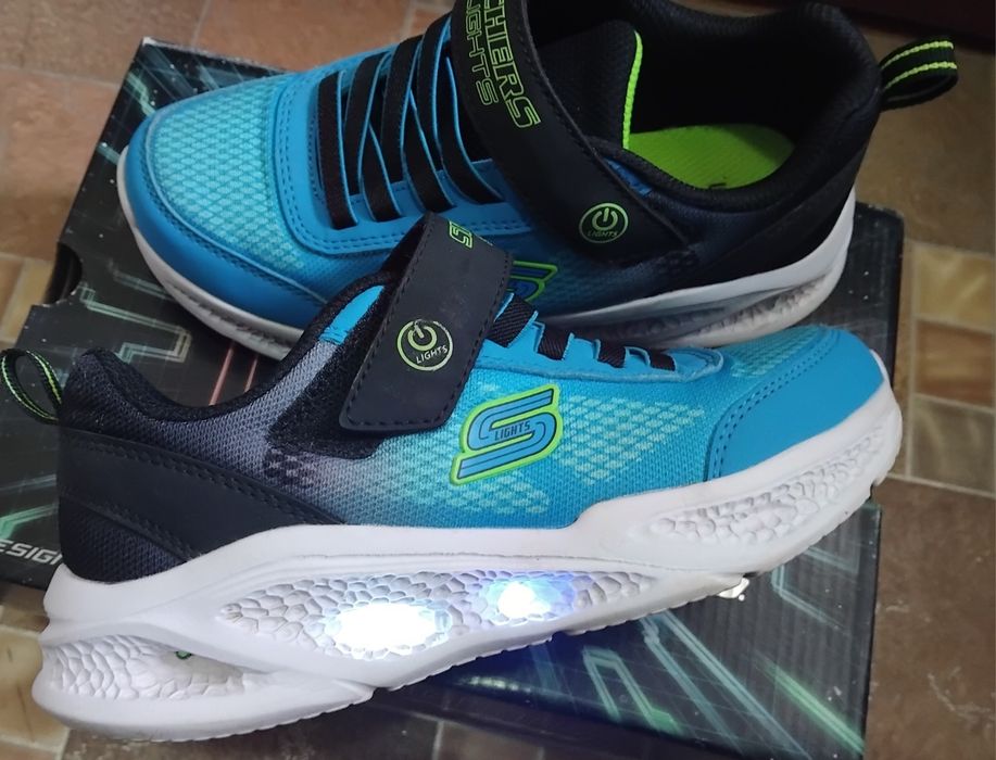 Adidasi SKEtCHERS cu leduri nr 32