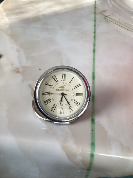 Часы электронные старые работают