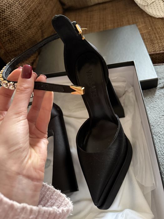 Черни Versace токчета