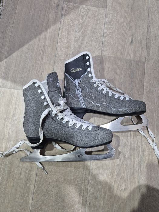 Коньки фигурные женские