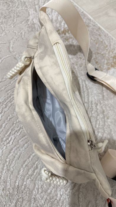 Продам сумку бананку новую