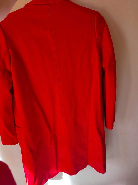 Zara червено палто