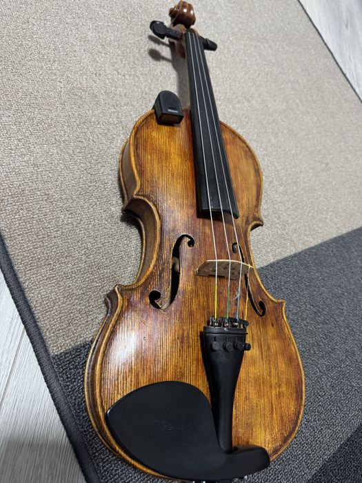 Vând vioara 4/4 veche
