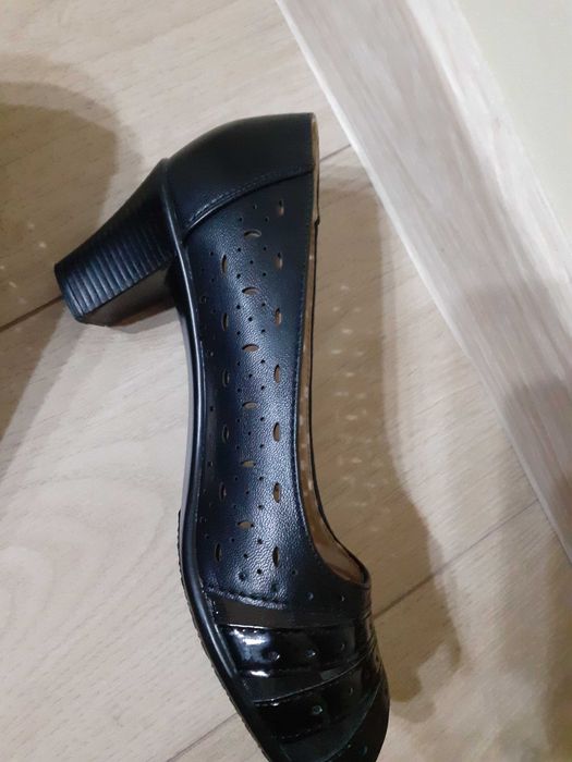 Pantofi dama deschise in fata