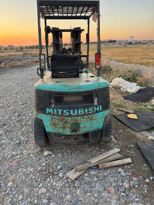 Кара погрузчик - Mitsubishi FD25