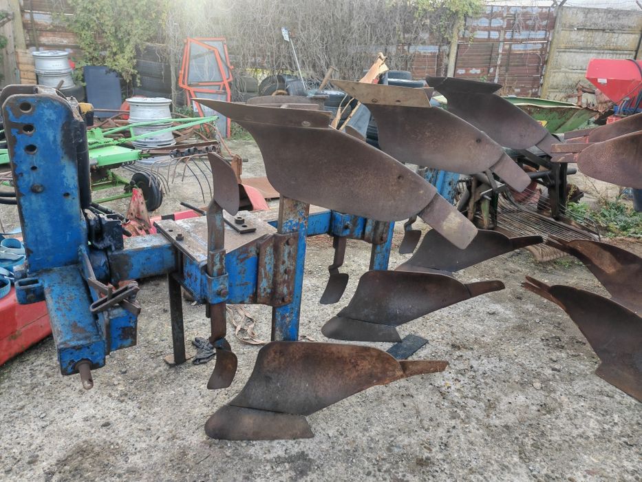 Plug reversibil hidraulic 3 brazde