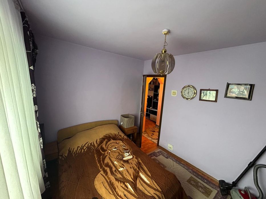 Vand apartament cu 2camere