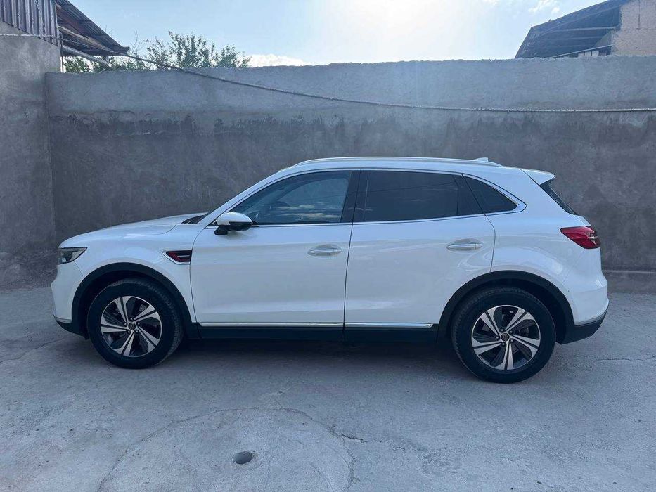 Honghi HS5 FWD 2022yil. 98.000 probeg. Oq rangli