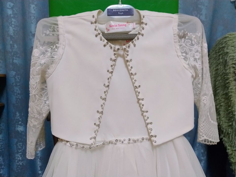 Продам красивое платье для девочки.