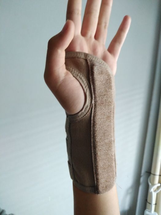 Имобилизираща шина за ръка/китка