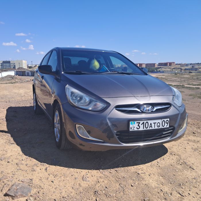 Хундай акцент  2013 год 1,6