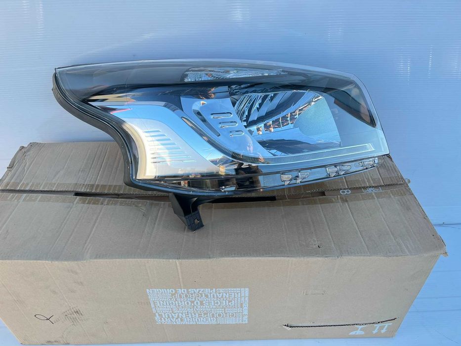 Far dreapta Renault Trafic 3 2015+ nou original Renault daylight