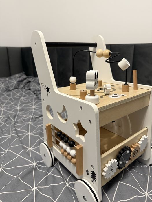 Antemergator din lemn cu activitati