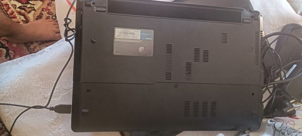 Vind doua laptopuri dell si asus