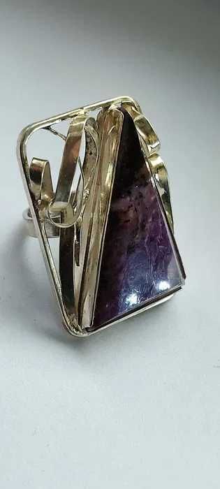 Эксклюзивное кольцо серебряное с крупным натуральным камнем ЧАРОИТ