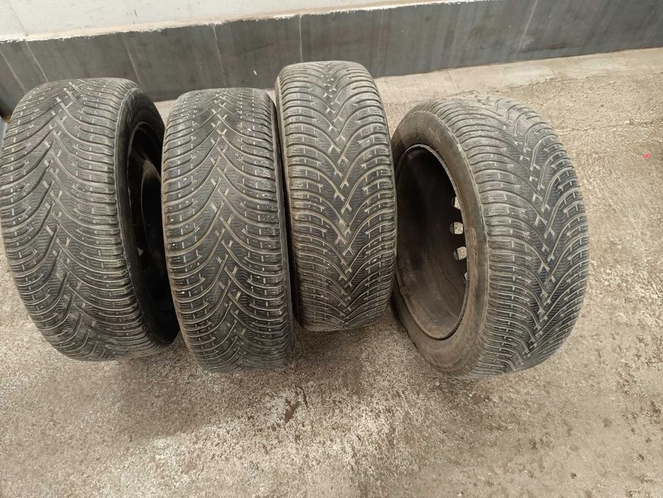 Зимни гуми със стоманени джанти и оригинални тасове