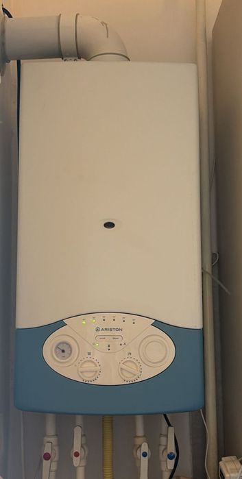 Centrala termica murala Ariston MATIS 24 FF, Gaz-cu termostat wireless