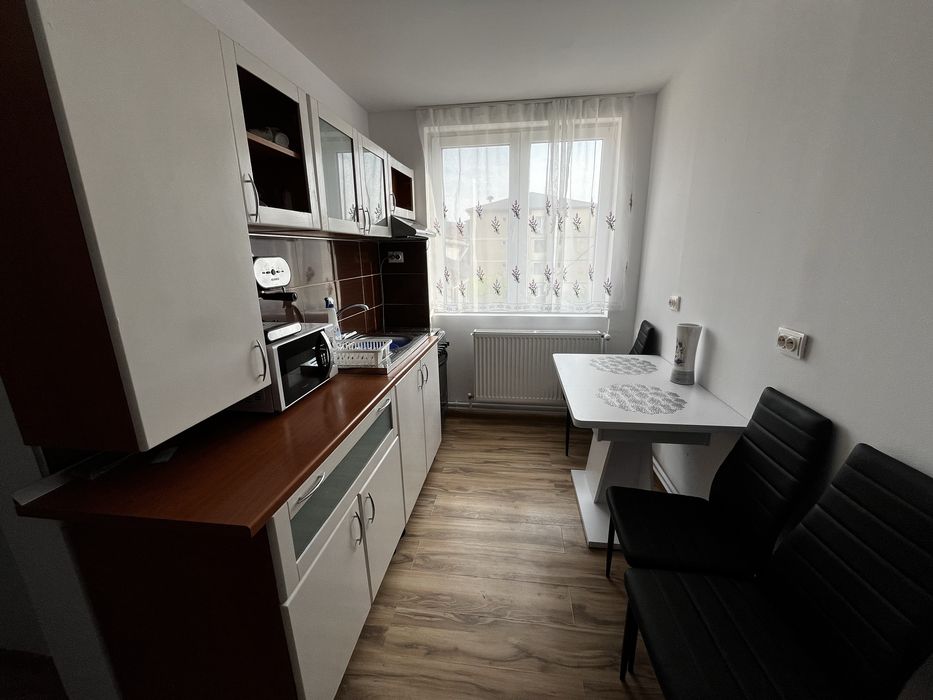 Inchiriez apartament
