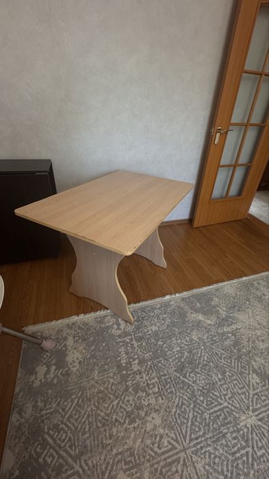 Стол кухонный обеденный