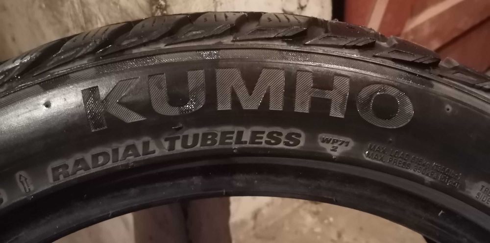 Продавам 1 брой зимна гума 225.45.17 дот 2022 KUMHO