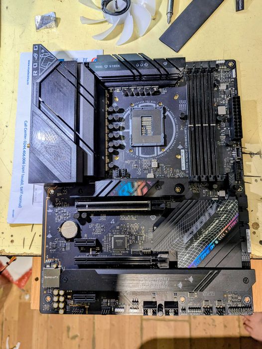 Placa de baza ASUS ROG STRIX B760-F GAMING WIFI, Socket 1700, pini rupti