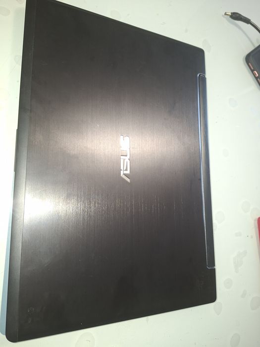 Asus cu touchscreen 15,6 inch, Intel i7, SSD 240gb, video dedicat 2 gb