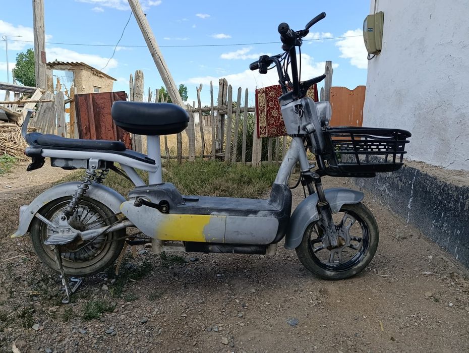 Скутер сатылады.